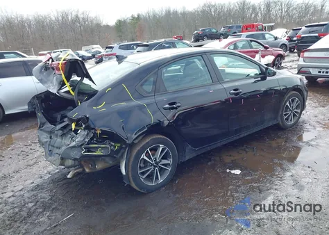 2022 Kia Forte Lxs z USA, uszkodzony, nr VIN 3KPF24AD6NE425962